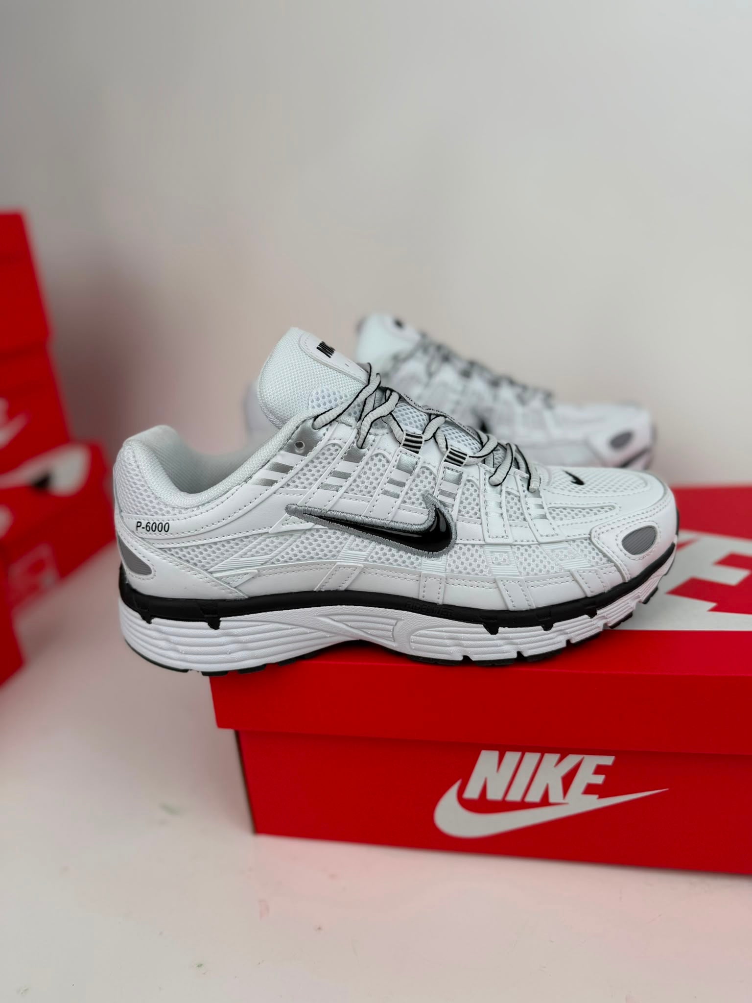 NIKE P6000