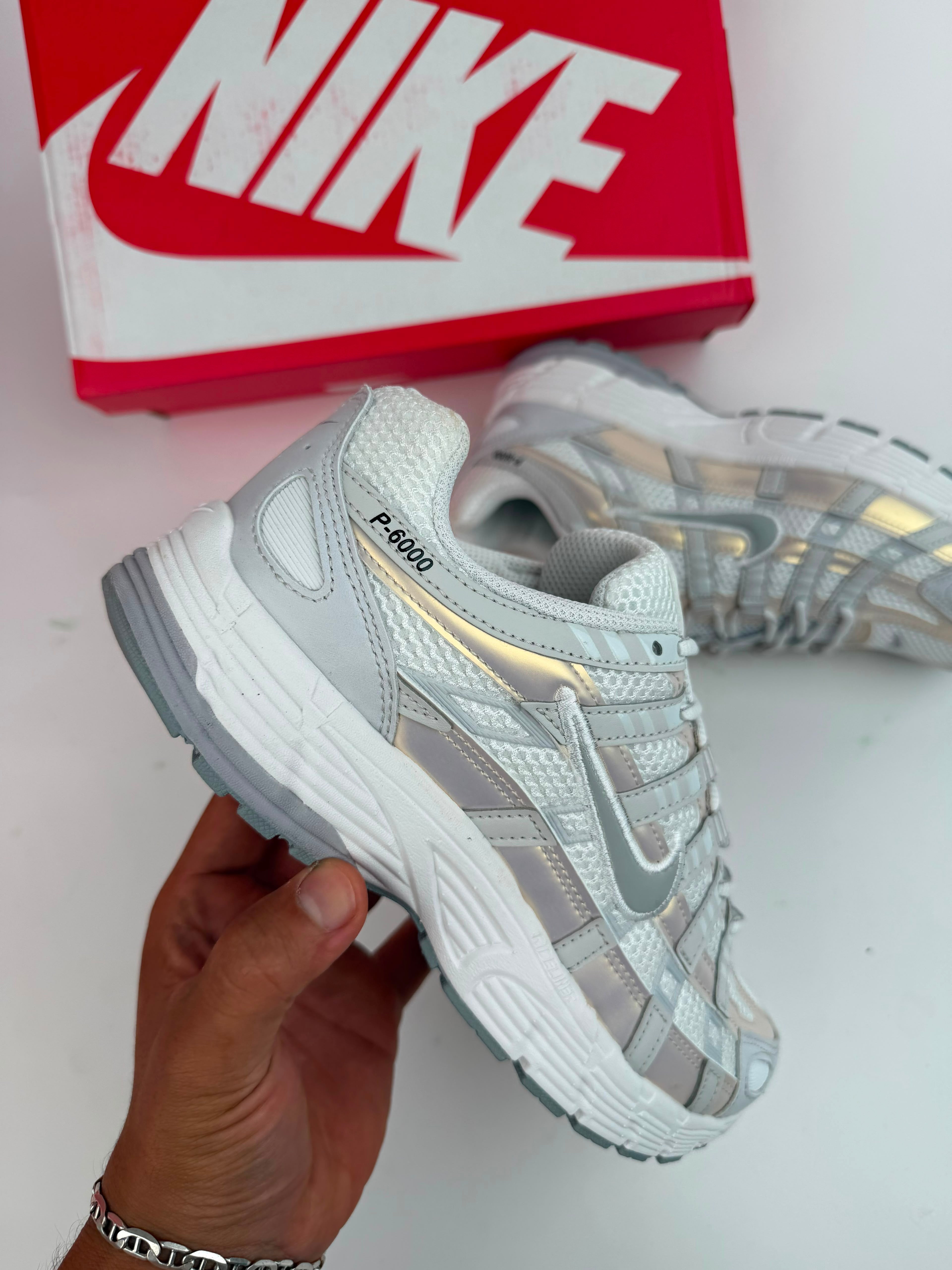 NIKE P6000