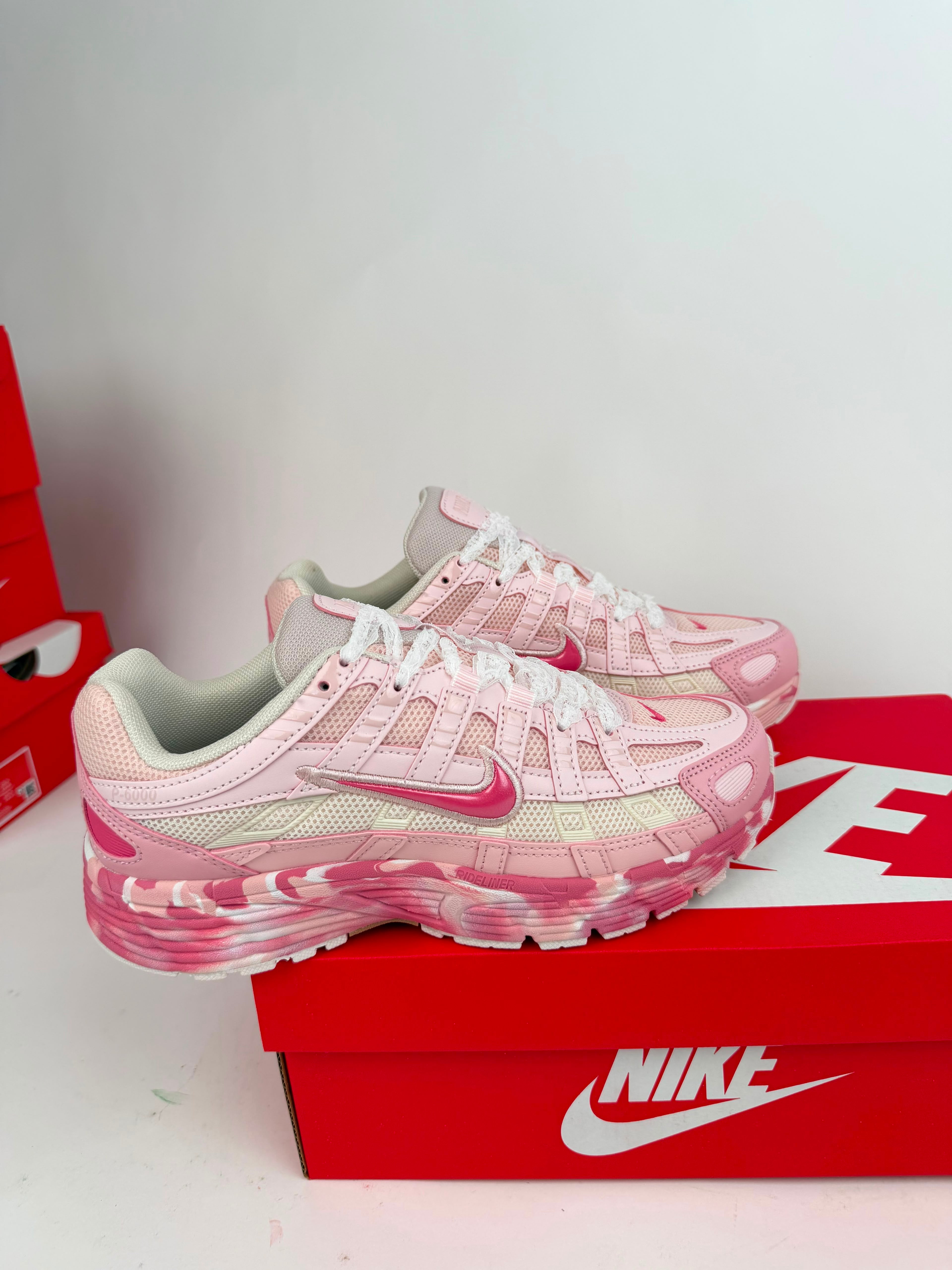 NIKE P 6000