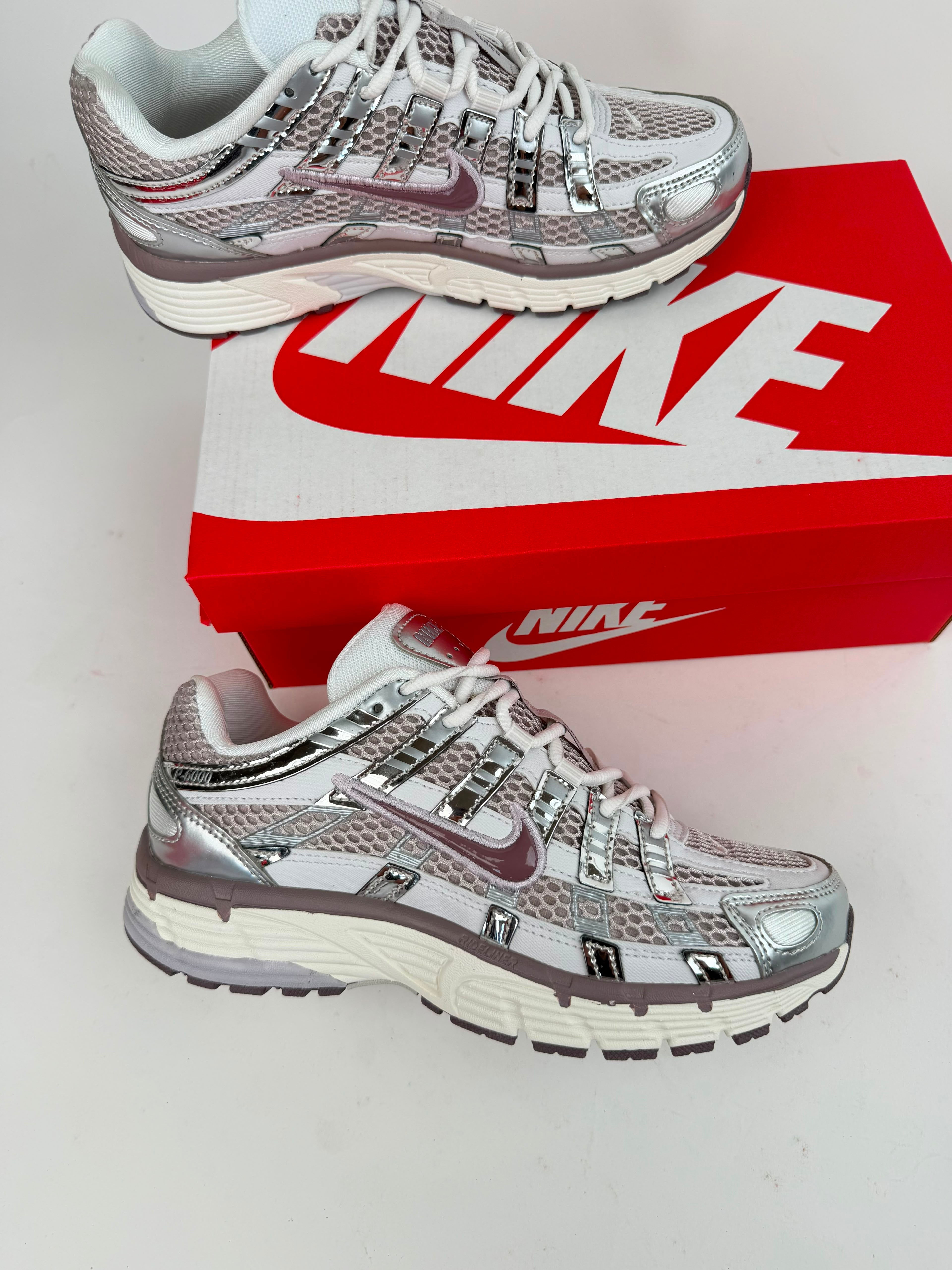 NIKE P6000