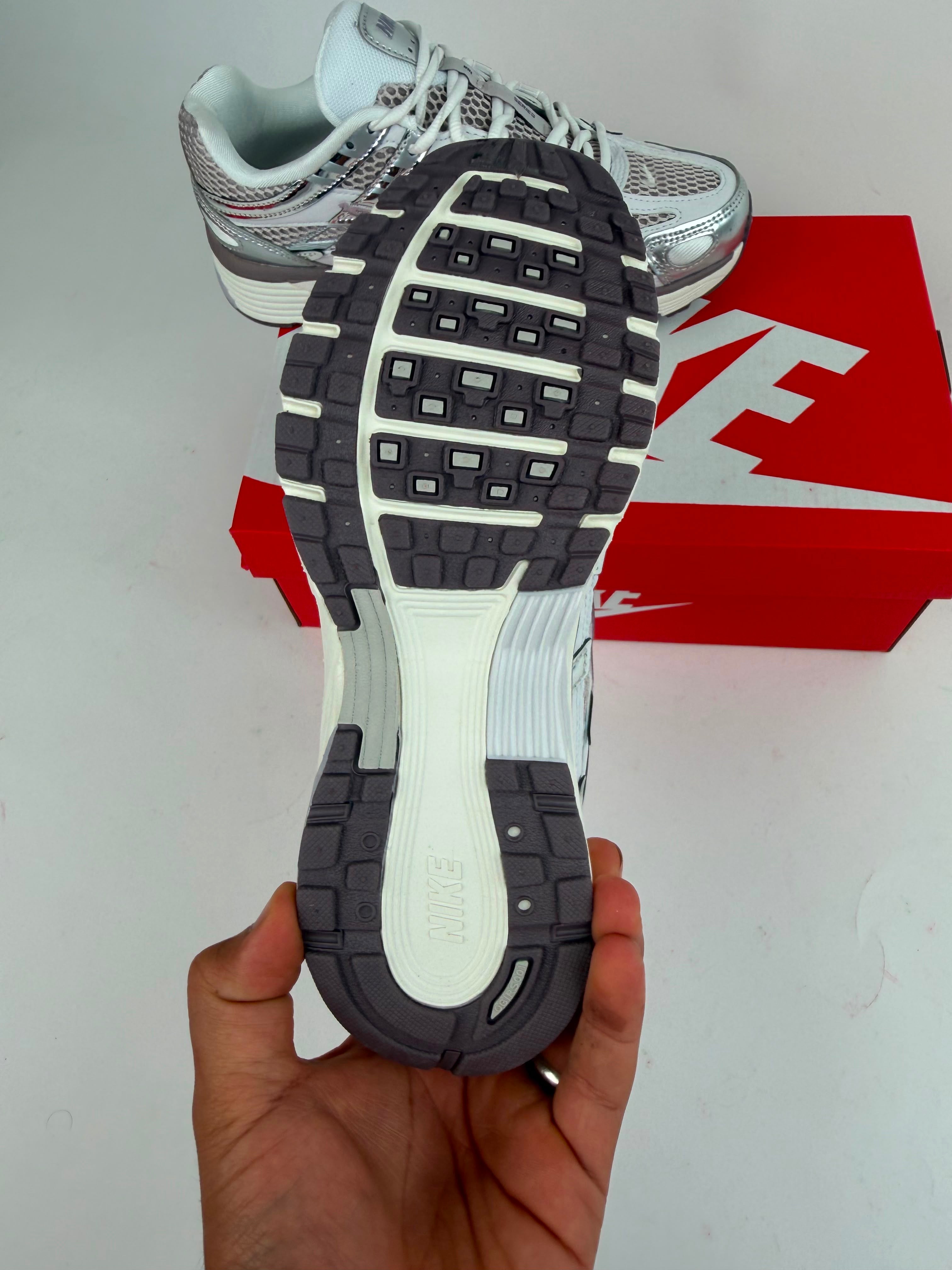 NIKE P6000