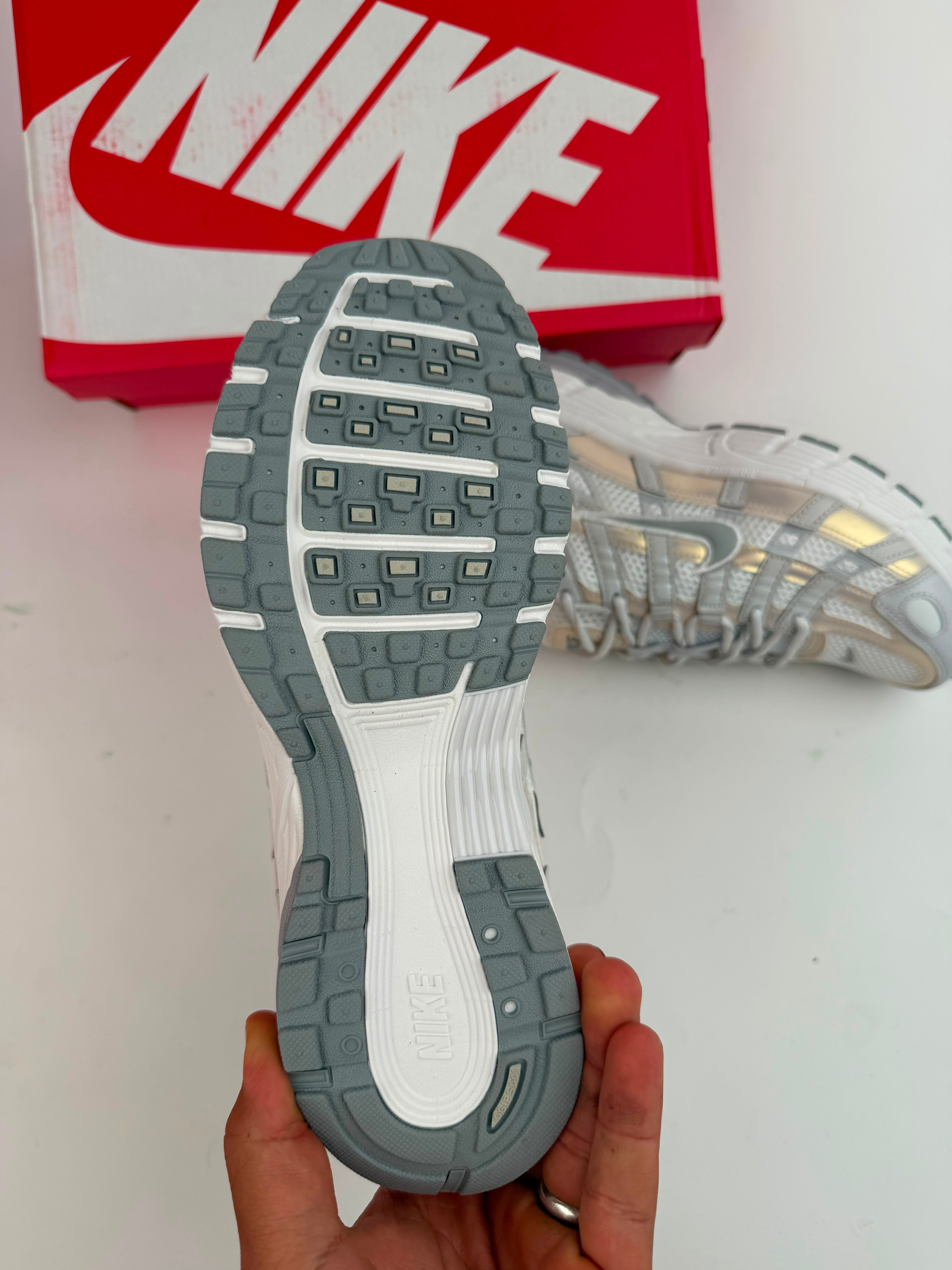 NIKE P6000