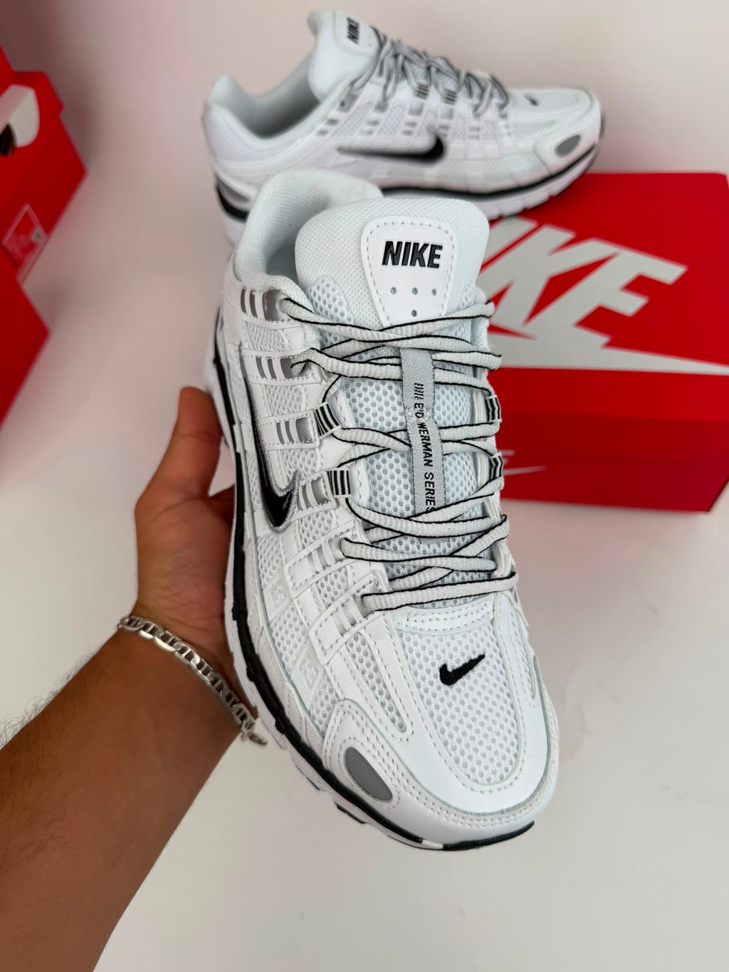 NIKE P6000