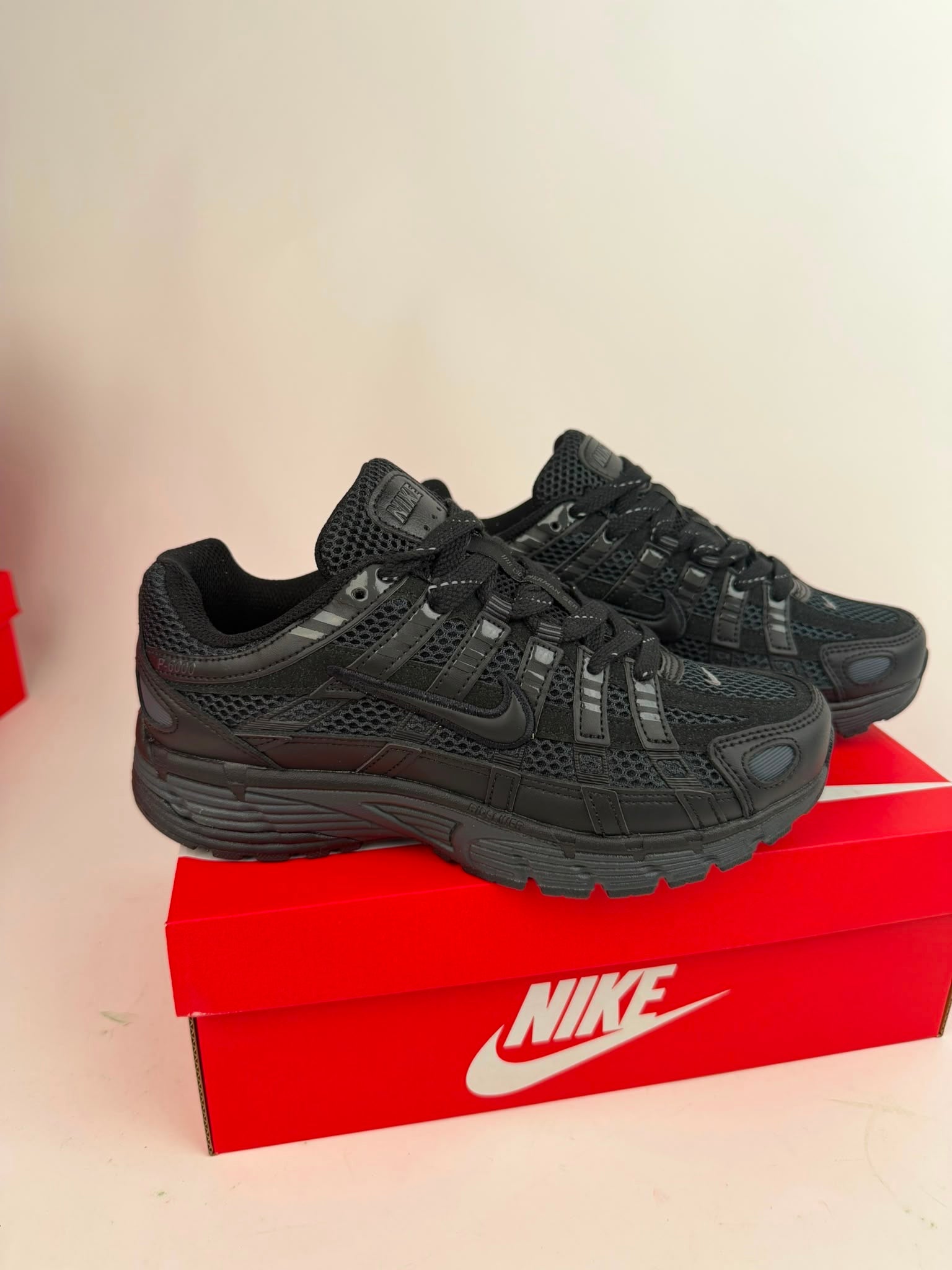 NIKE P6000