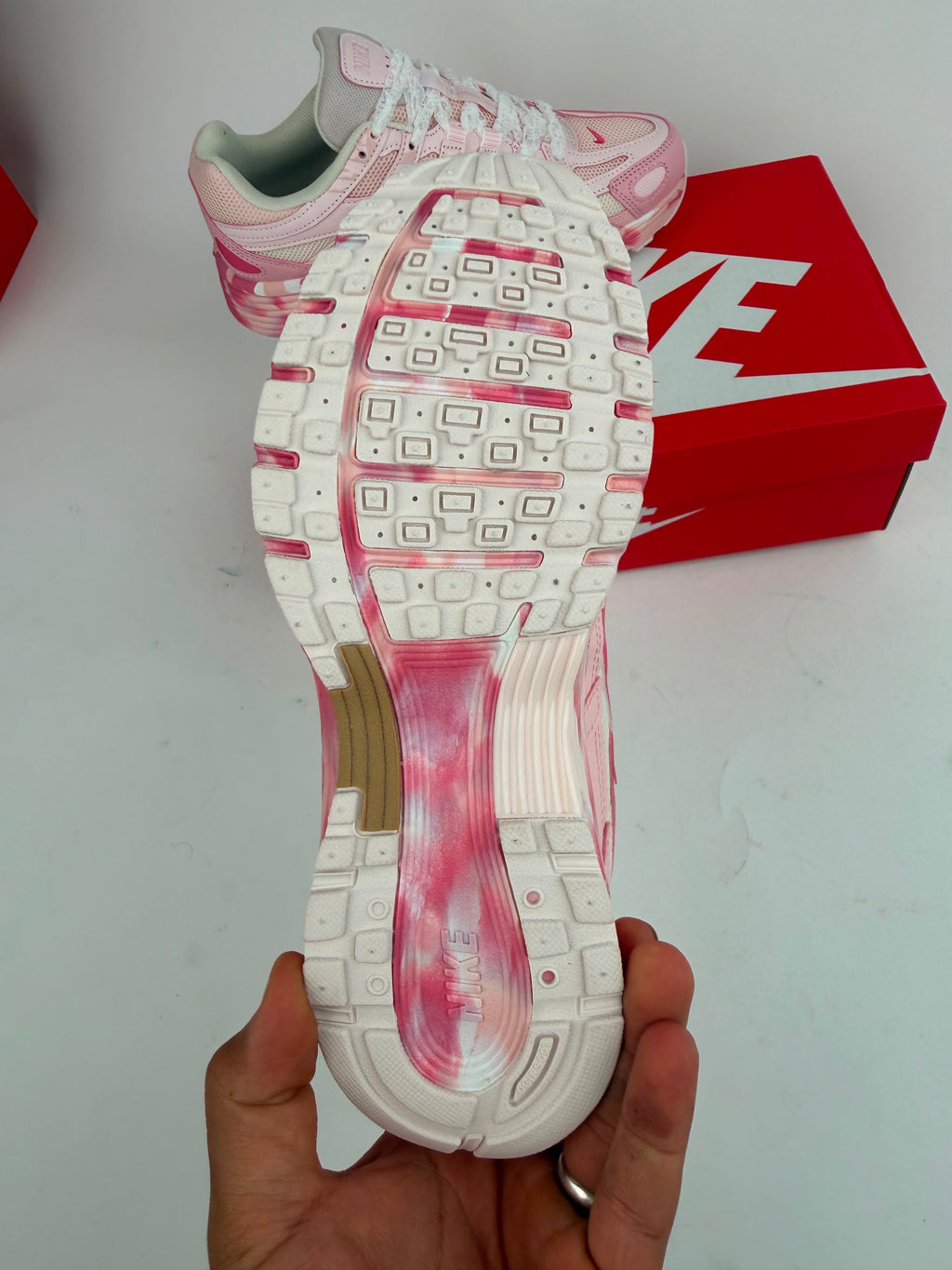 NIKE P 6000