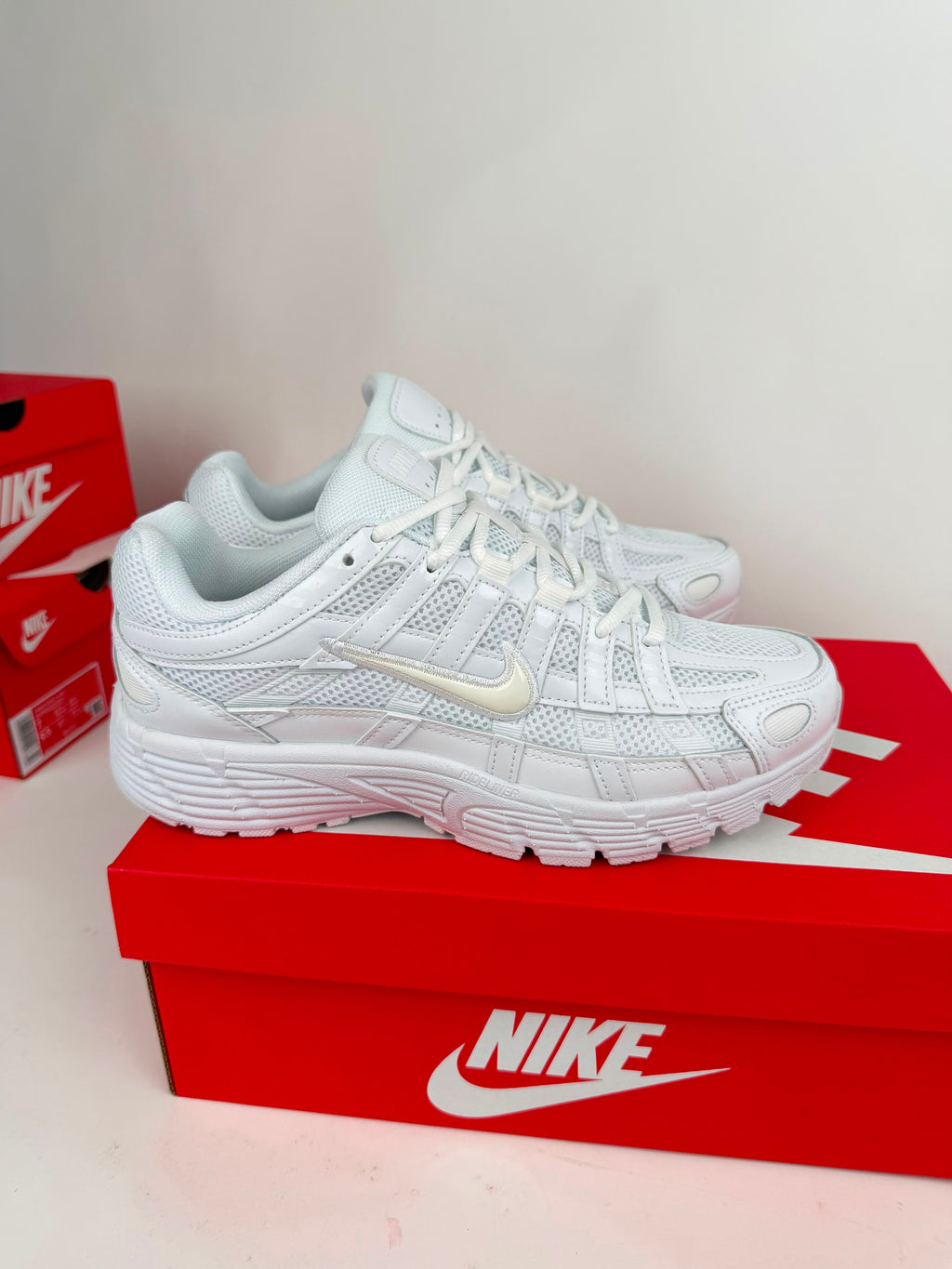 NIKE P6000