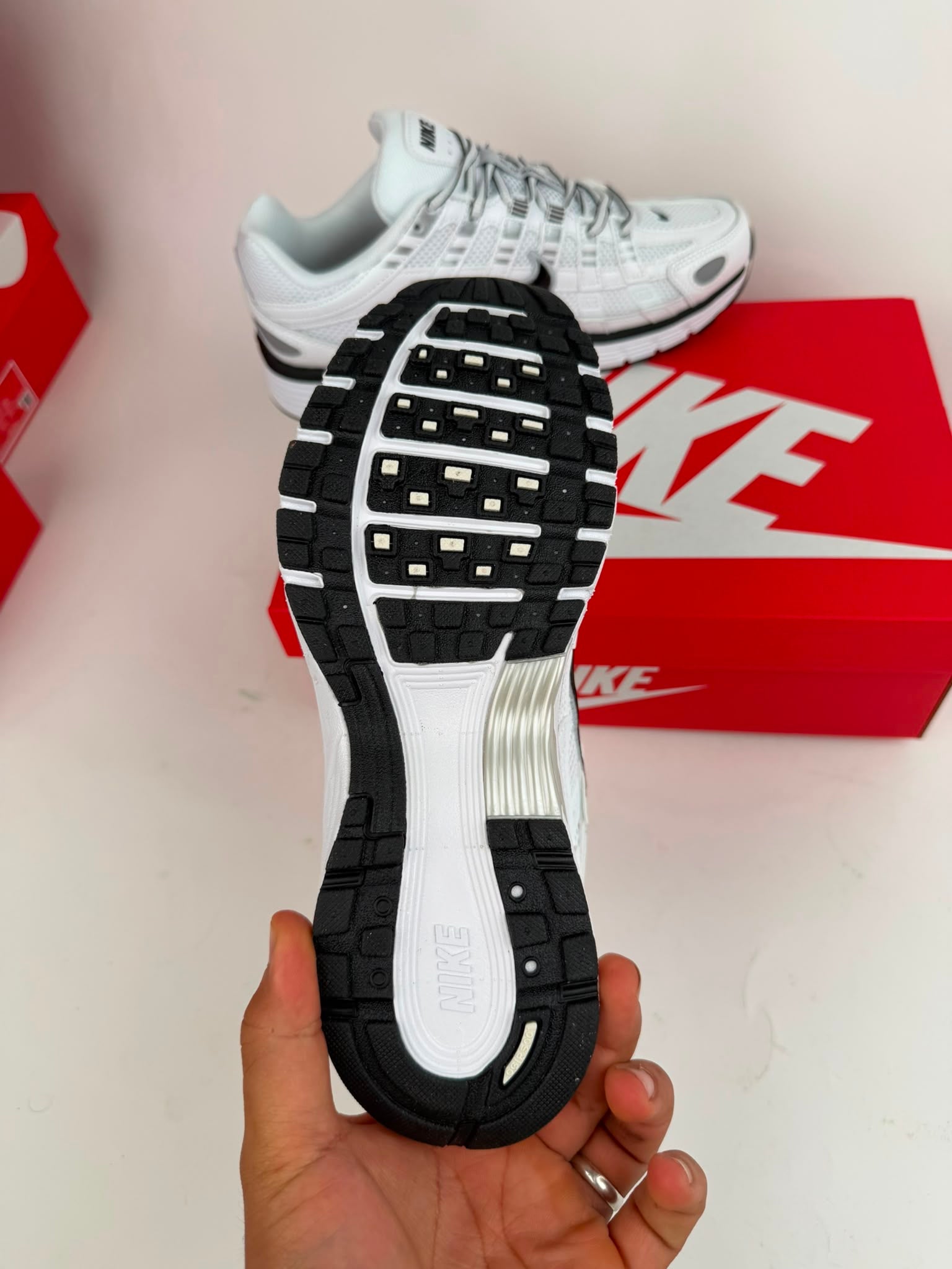 NIKE P6000
