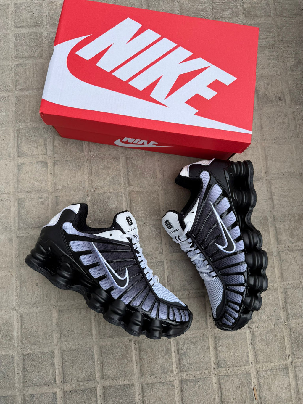 NIKE SHOX