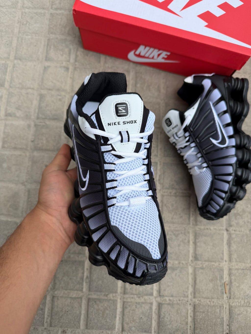 NIKE SHOX