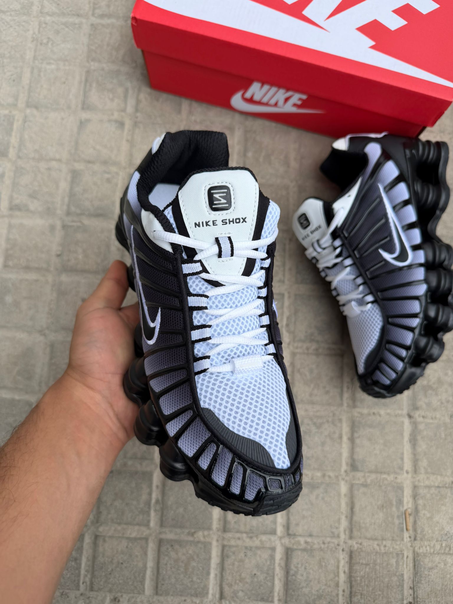 NIKE SHOX
