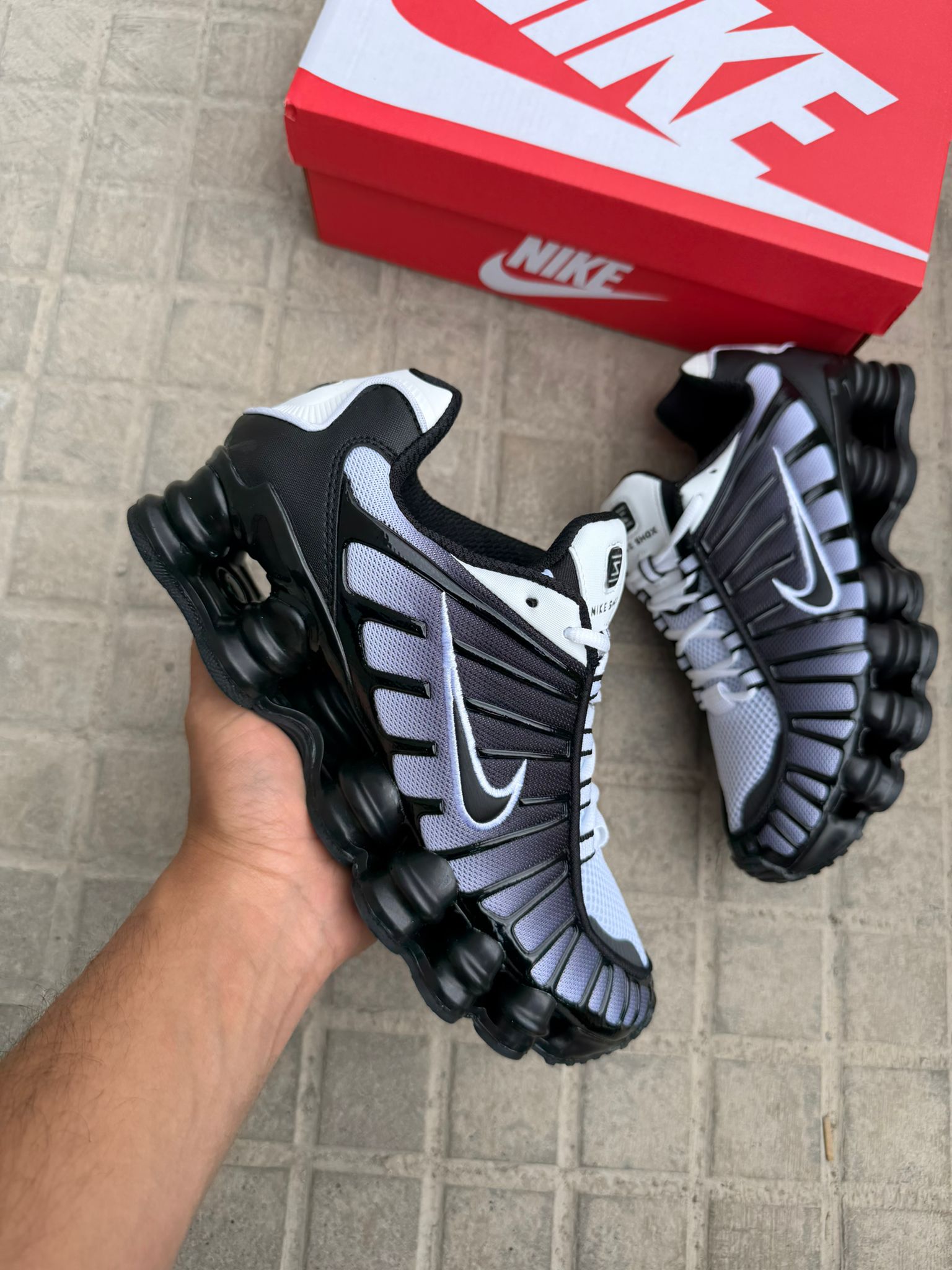 NIKE SHOX