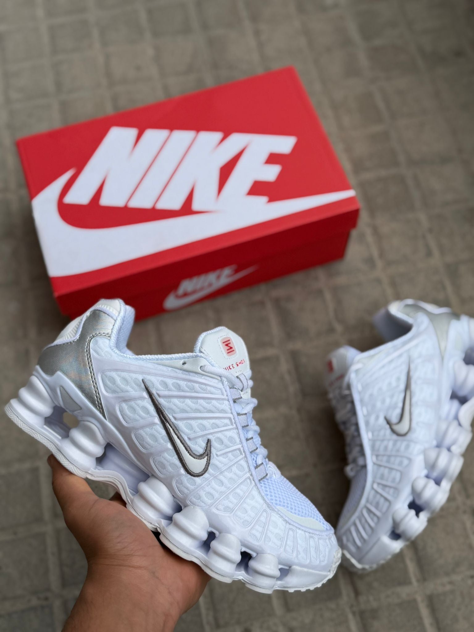 NIKE SHOX