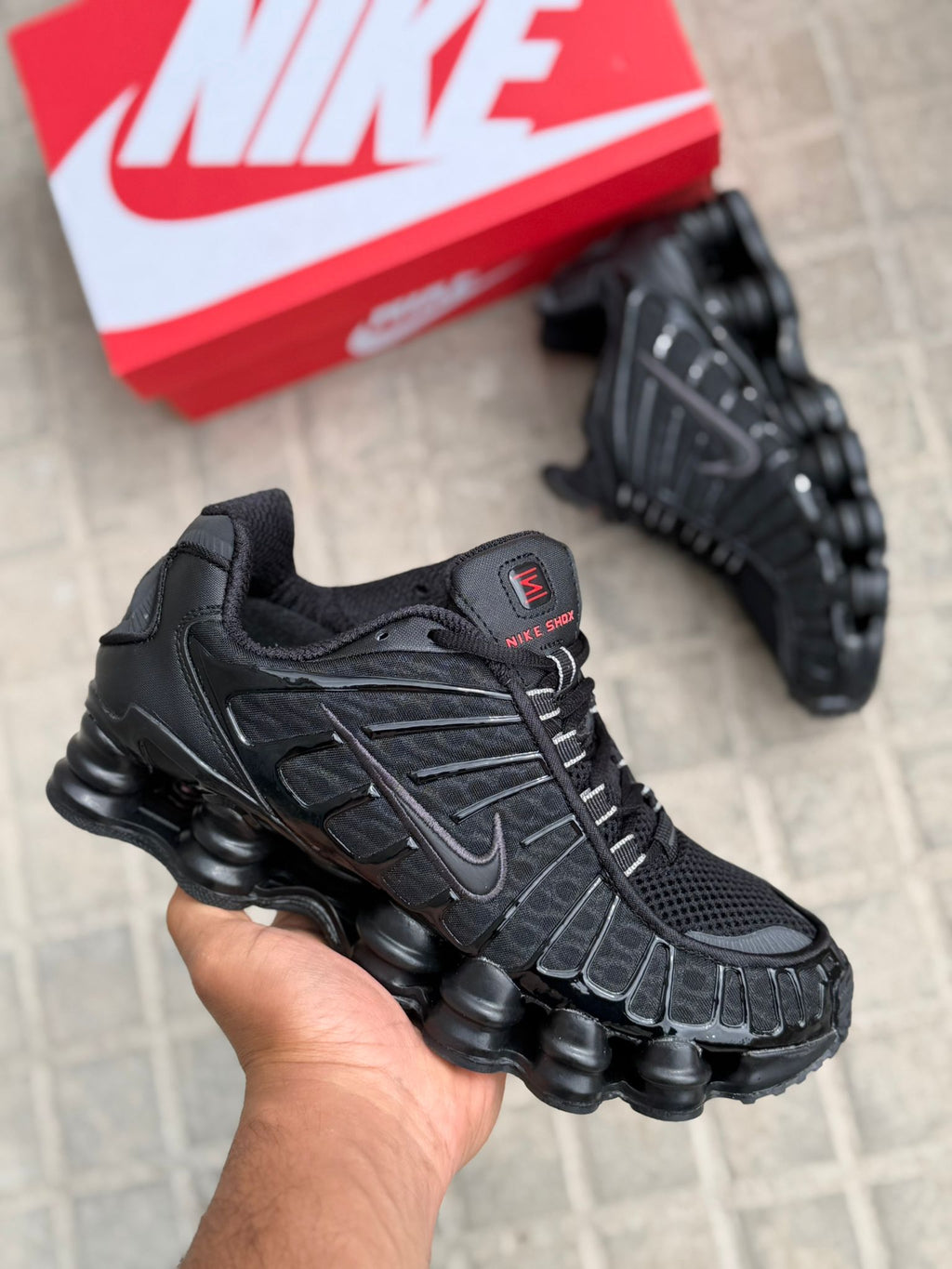 NIKE SHOX