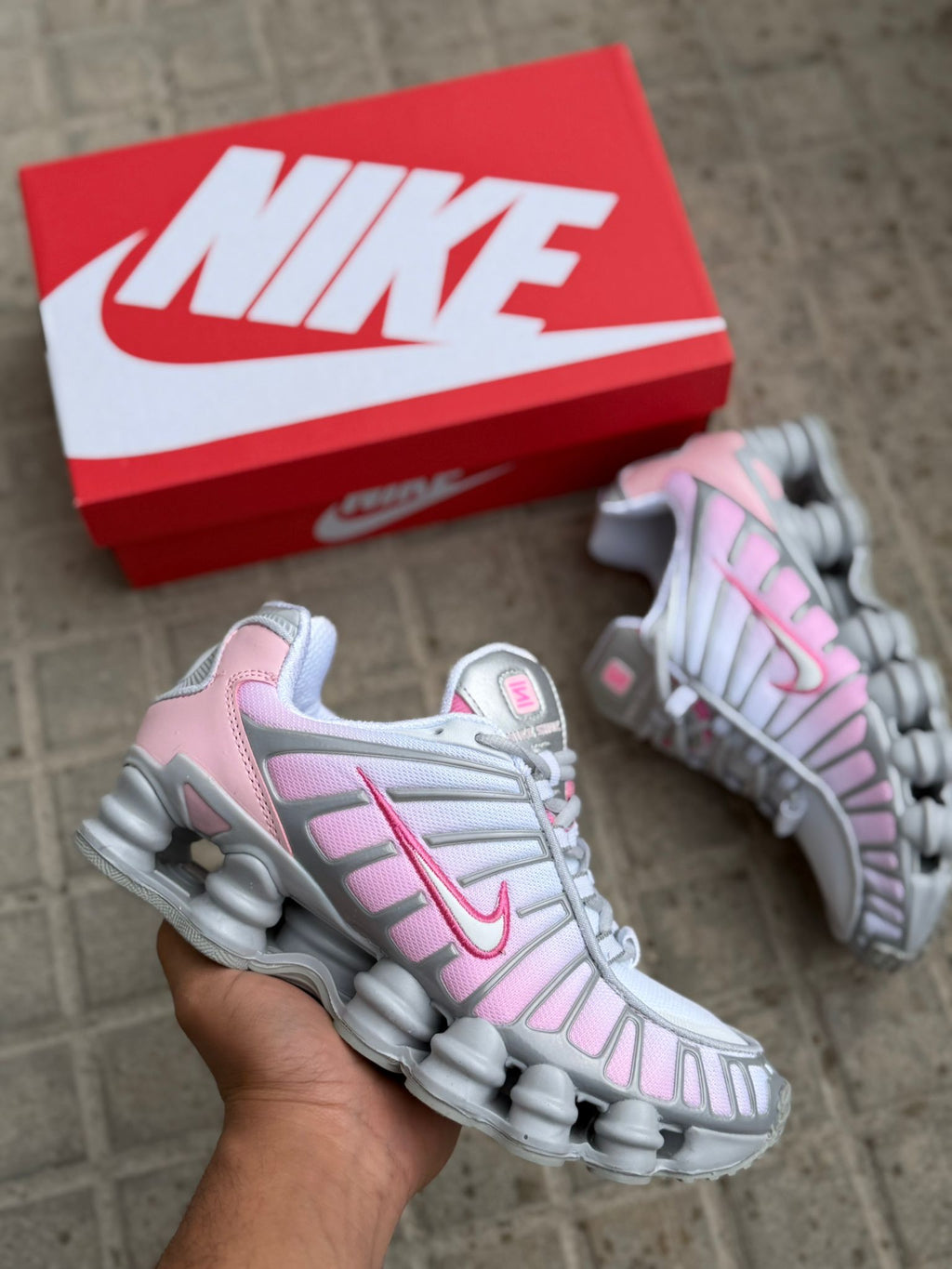 NIKE SHOX