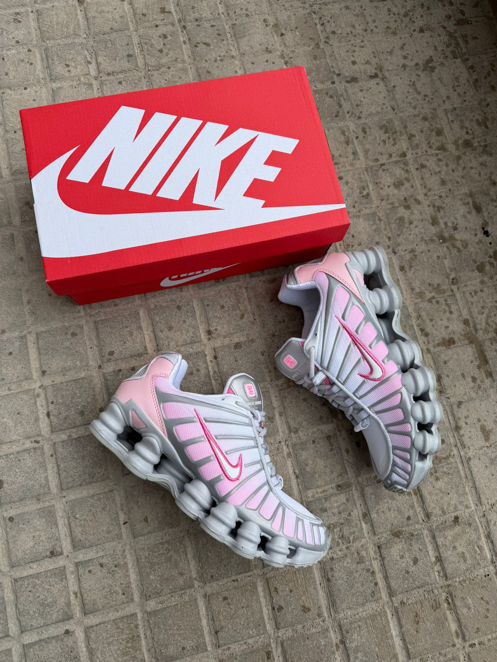 NIKE SHOX