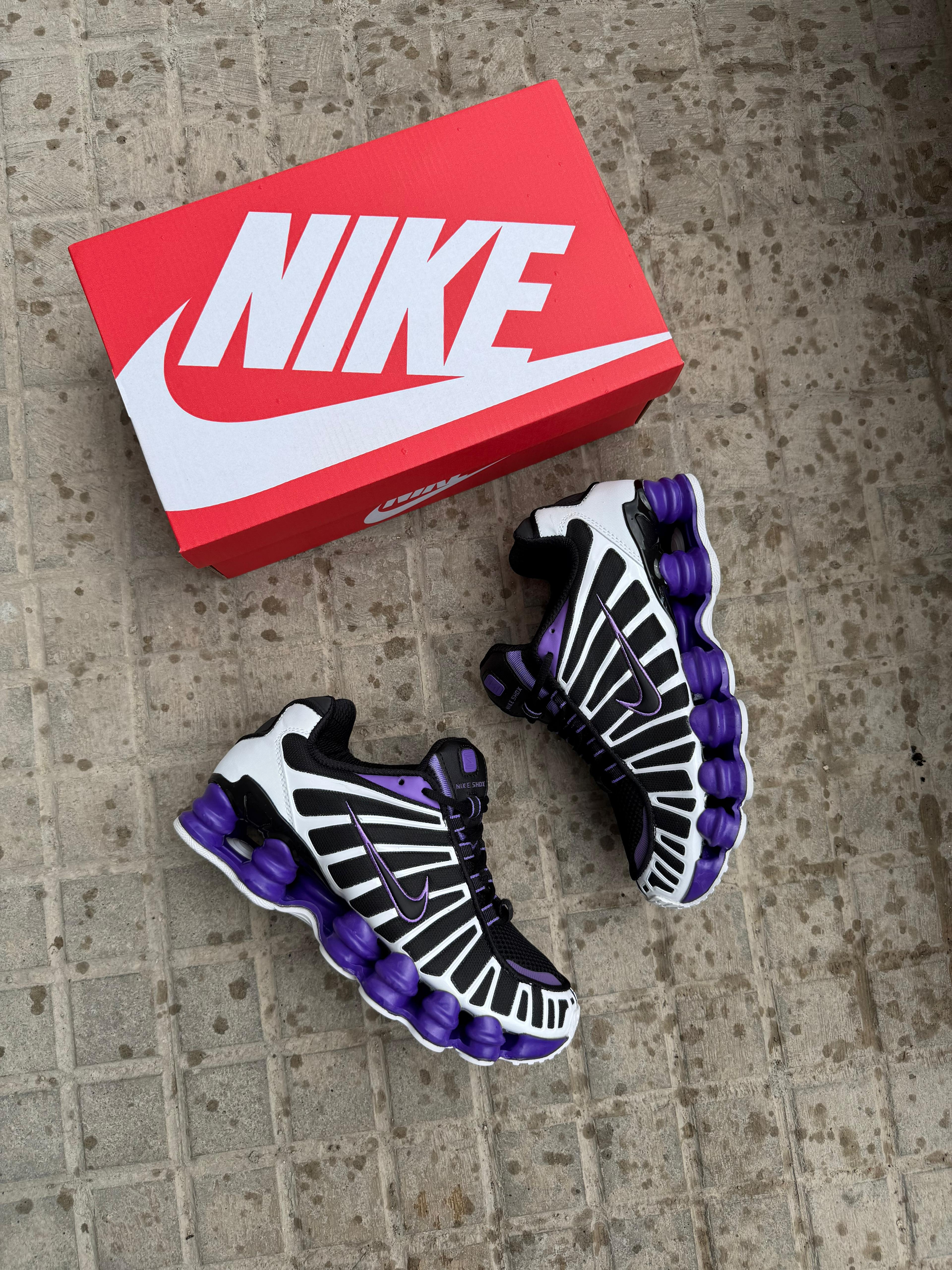 NIKE SHOX
