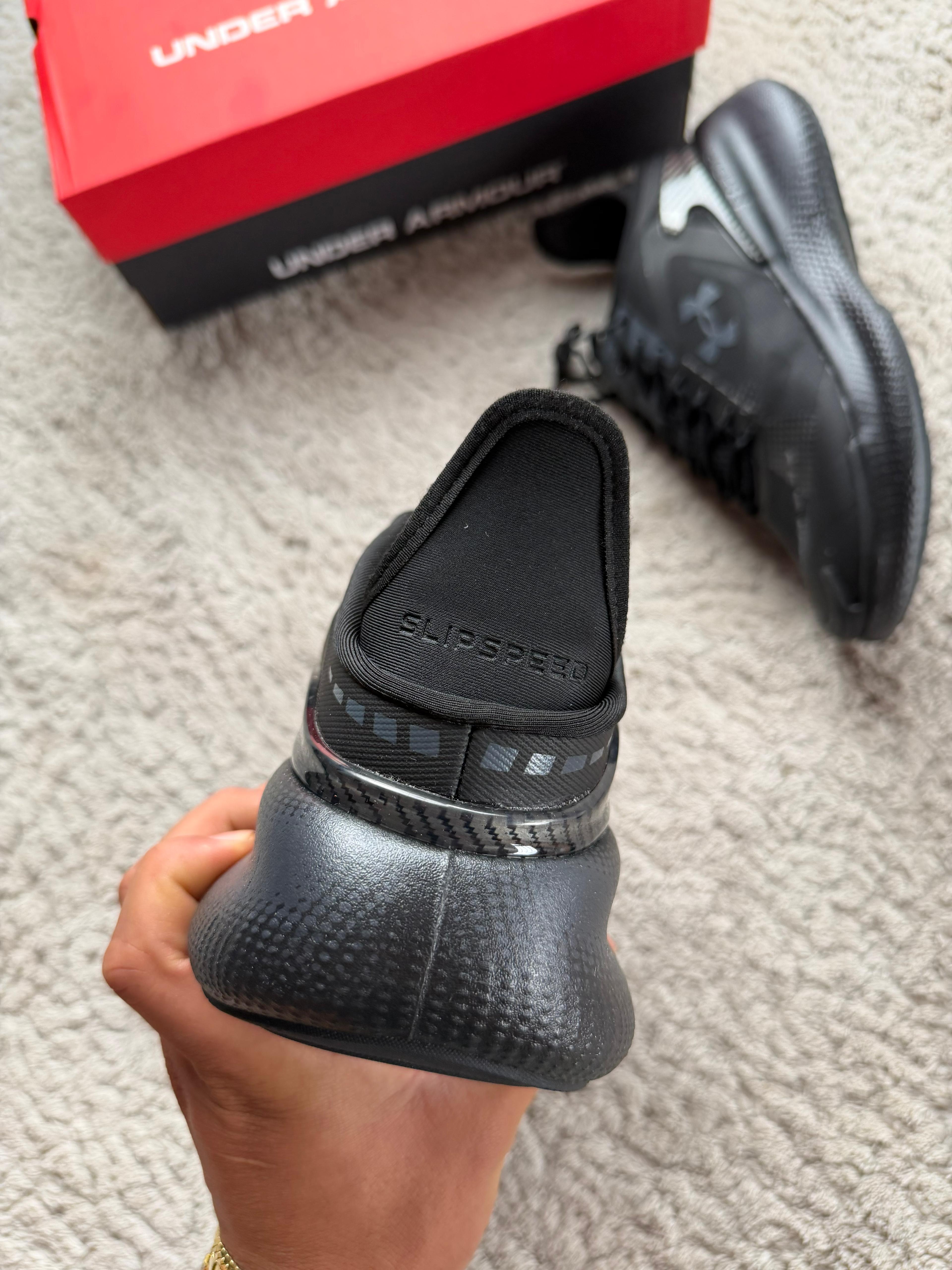 UNDER ARMOUR UA ECHO