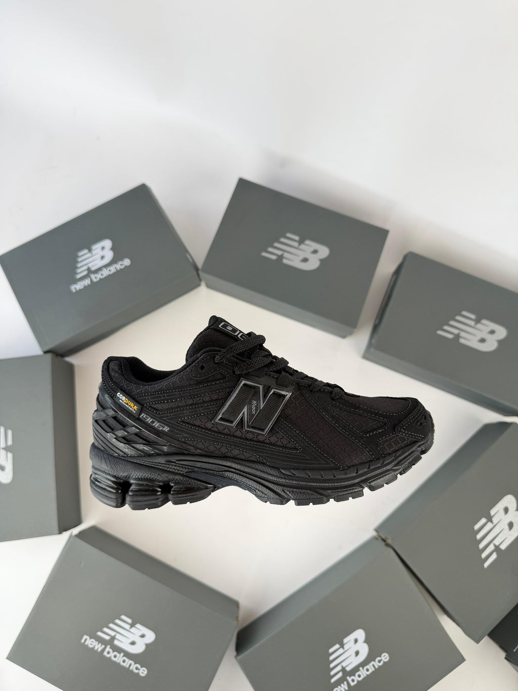 NEW BALANCE 1906
