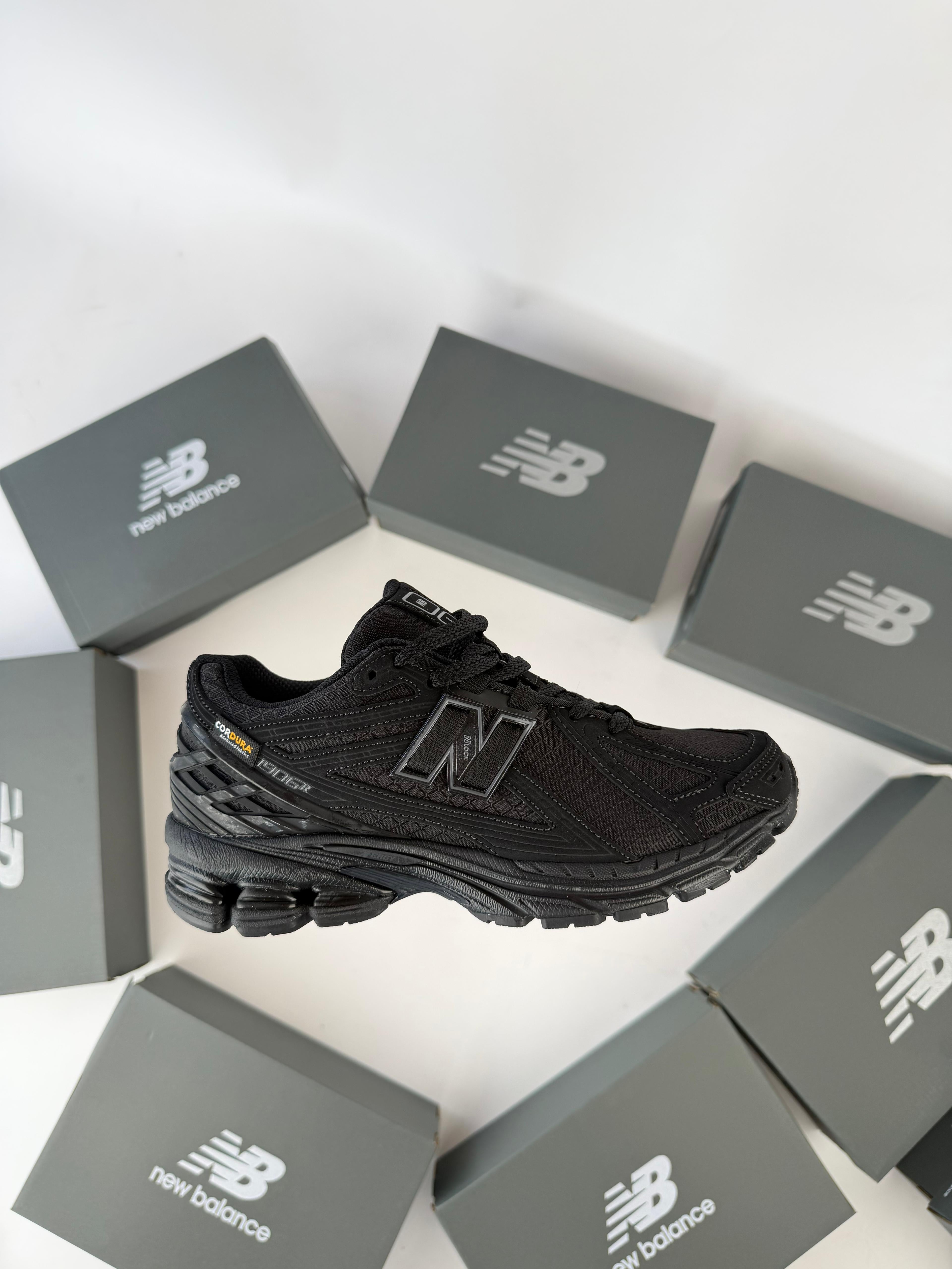 NEW BALANCE 1906