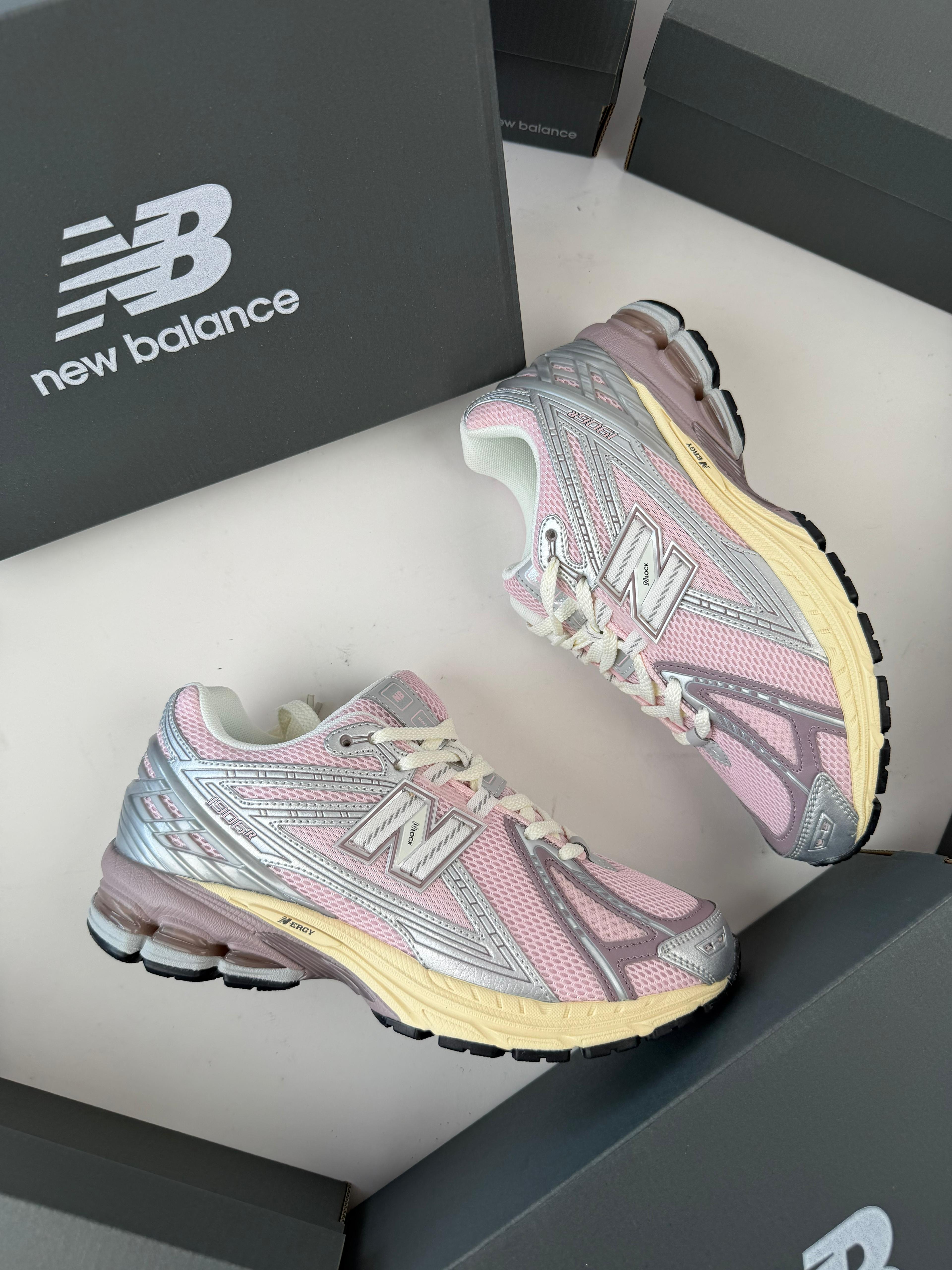 NEW BALANCE 1906