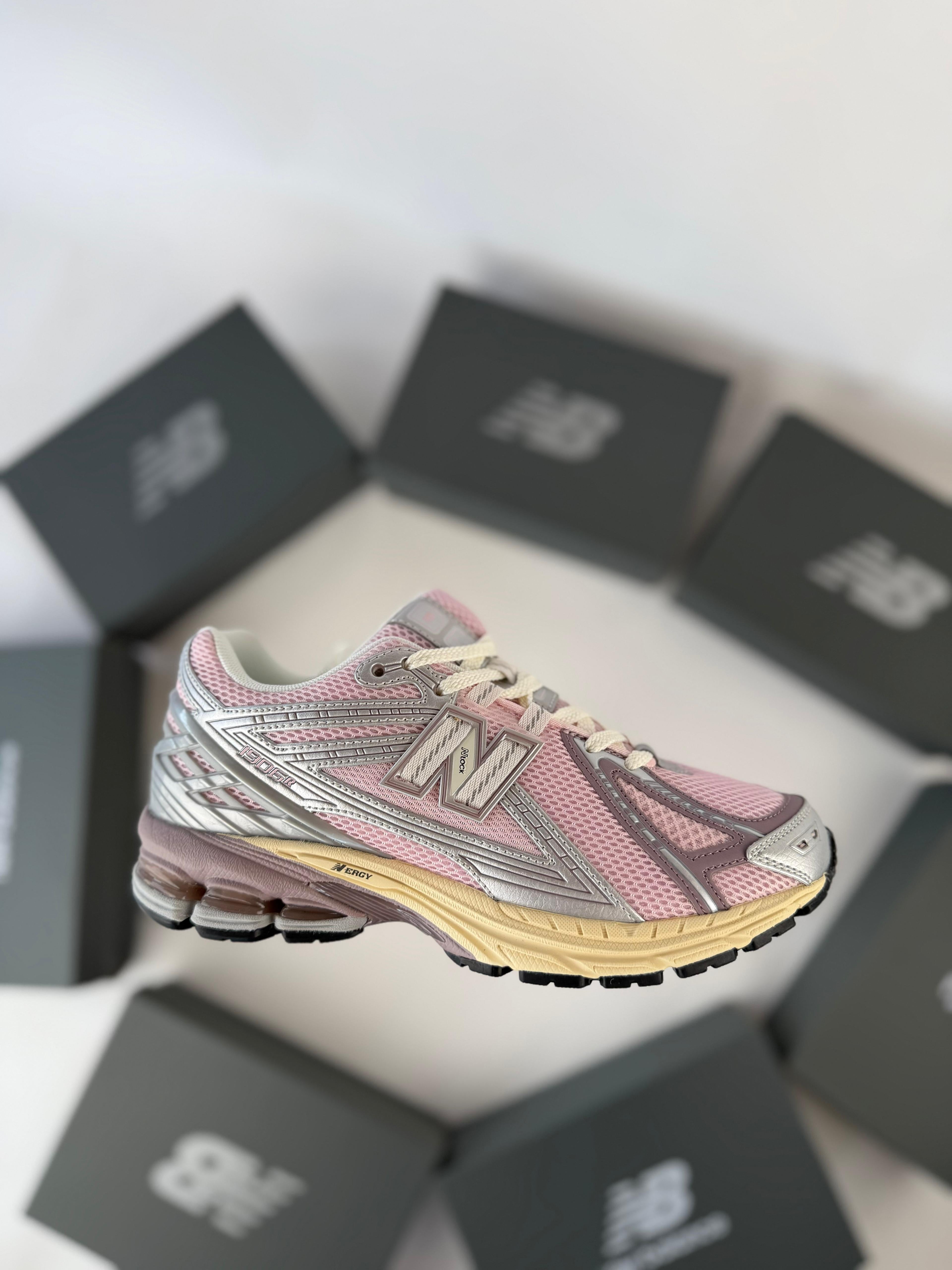 NEW BALANCE 1906