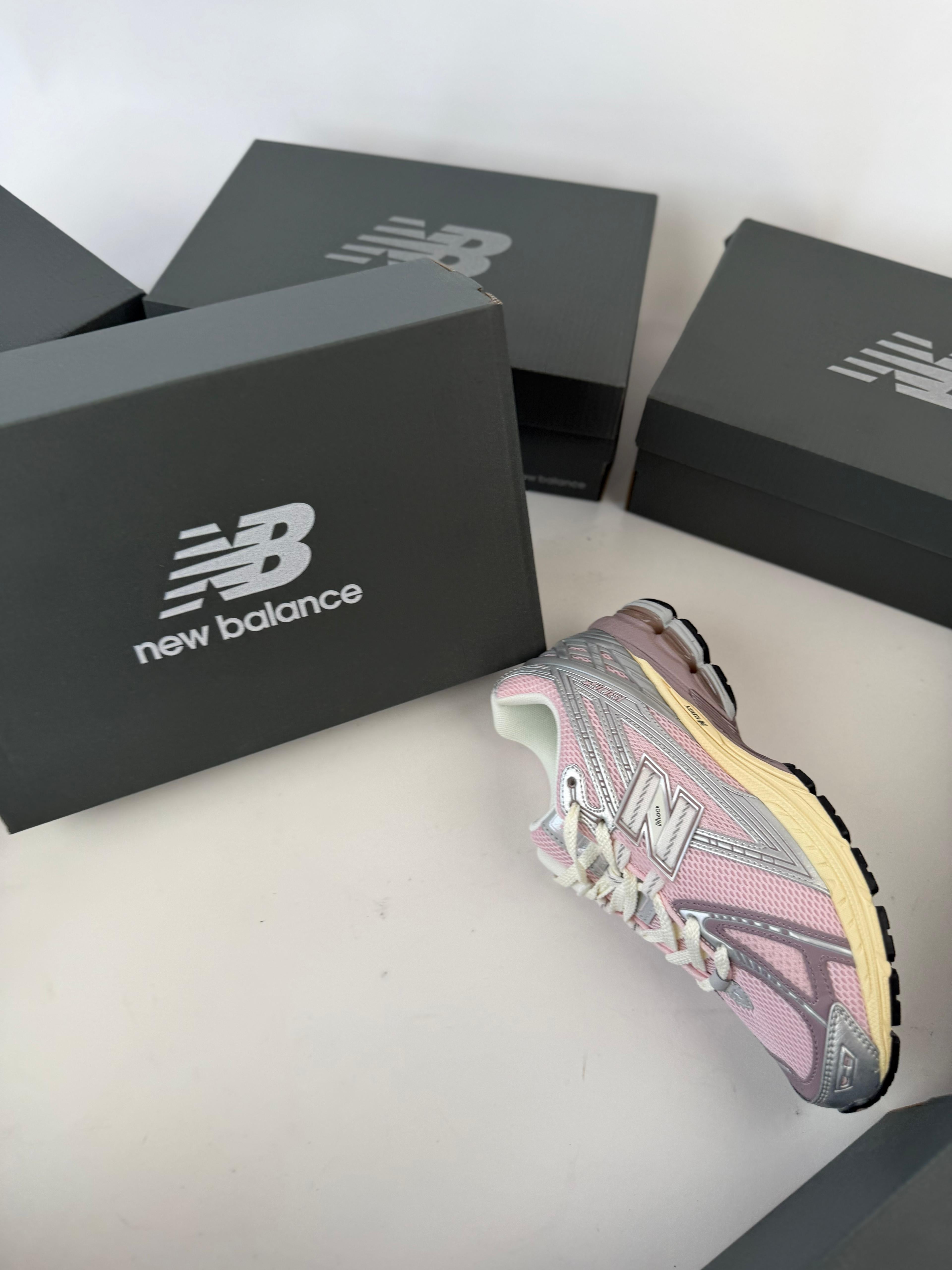 NEW BALANCE 1906