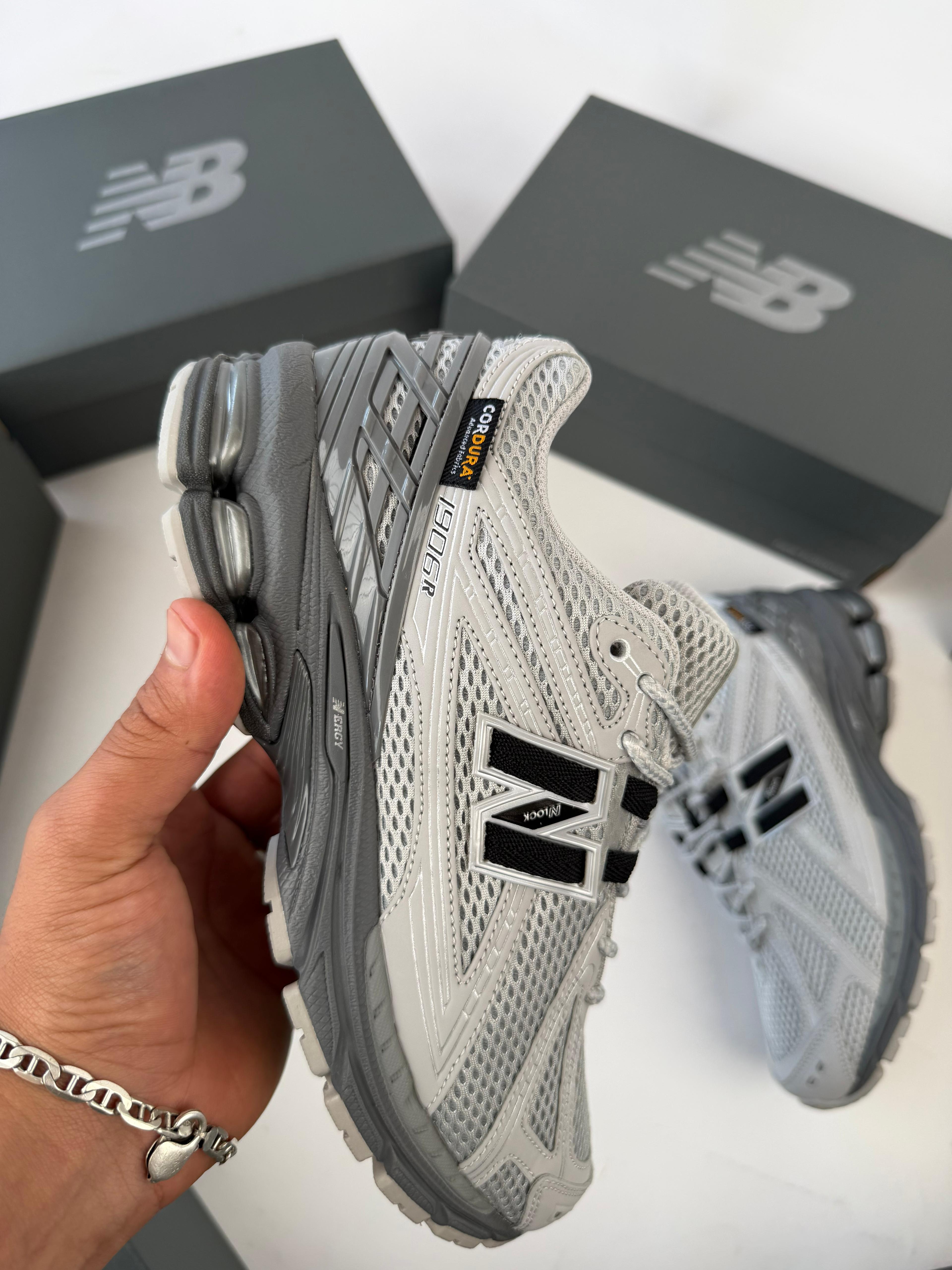 NEW BALANCE 1906