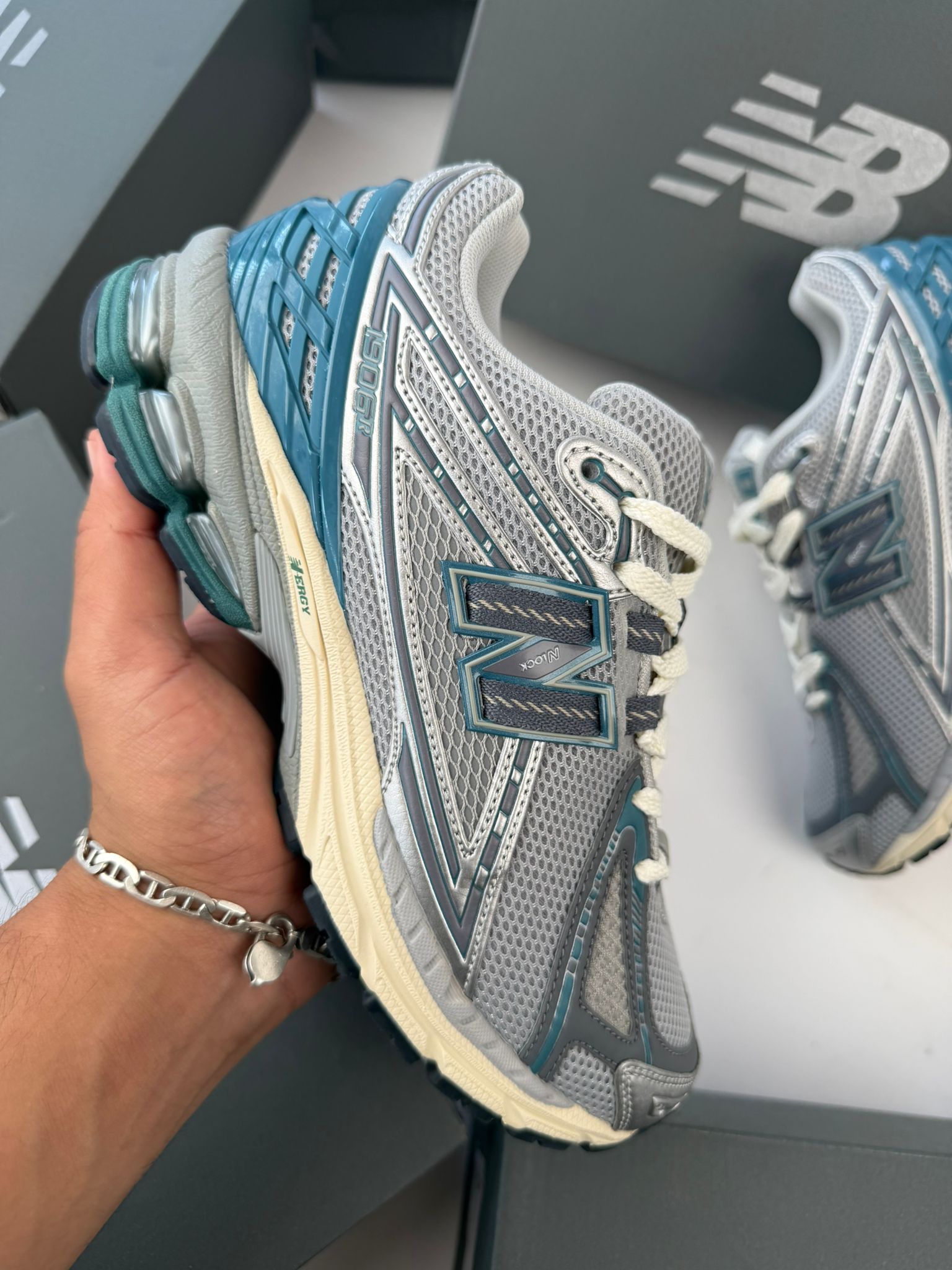 NEW BALANCE 1906