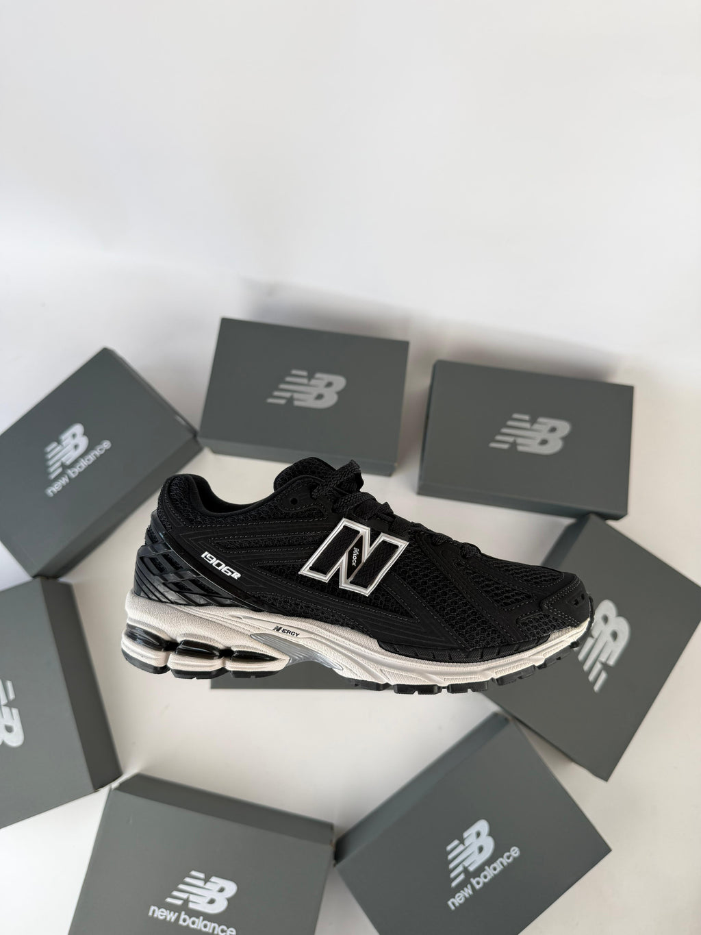 NEW BALANCE 1906