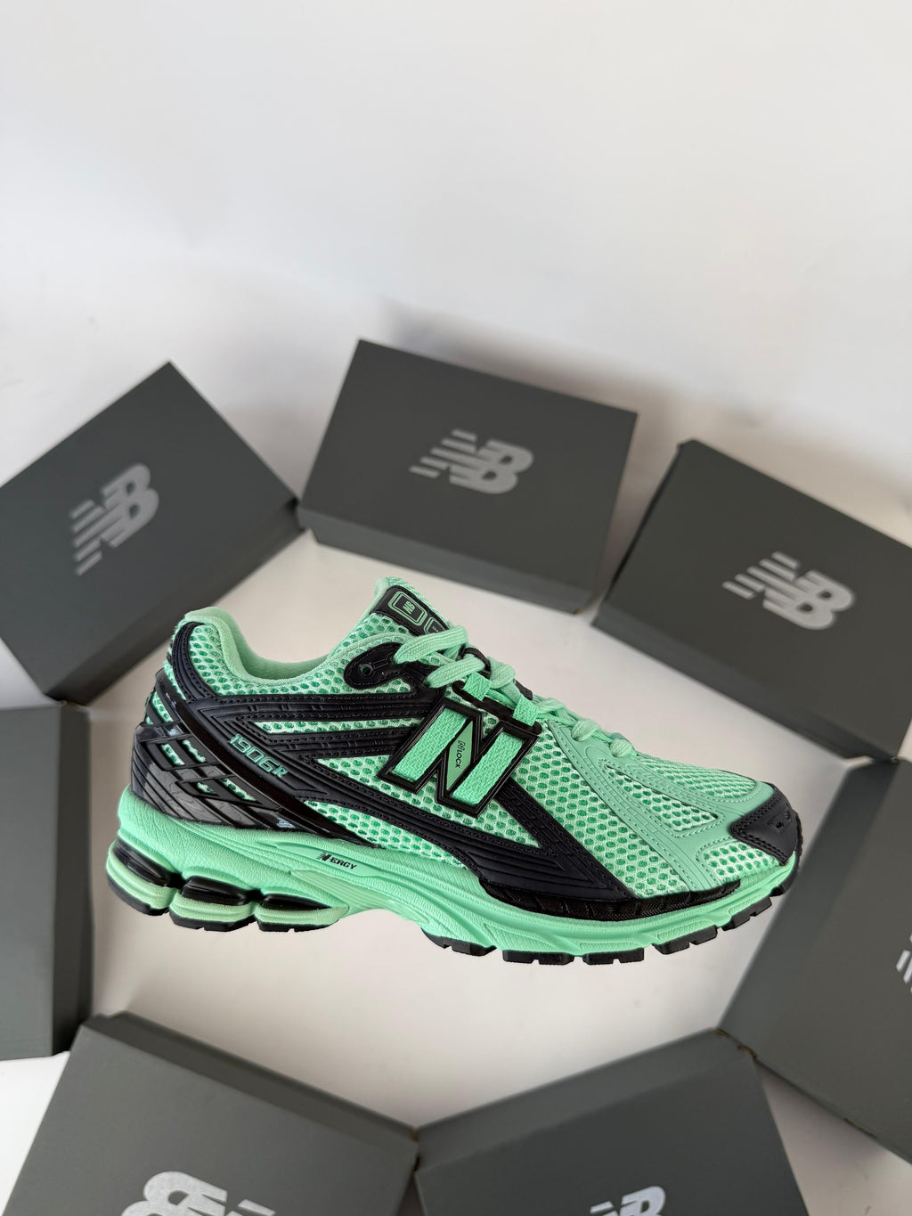 NEW BALANCE 1906