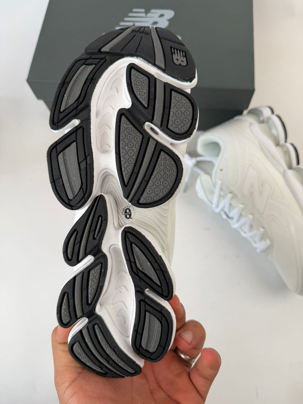 NEW BALANCE ABZORB 2000