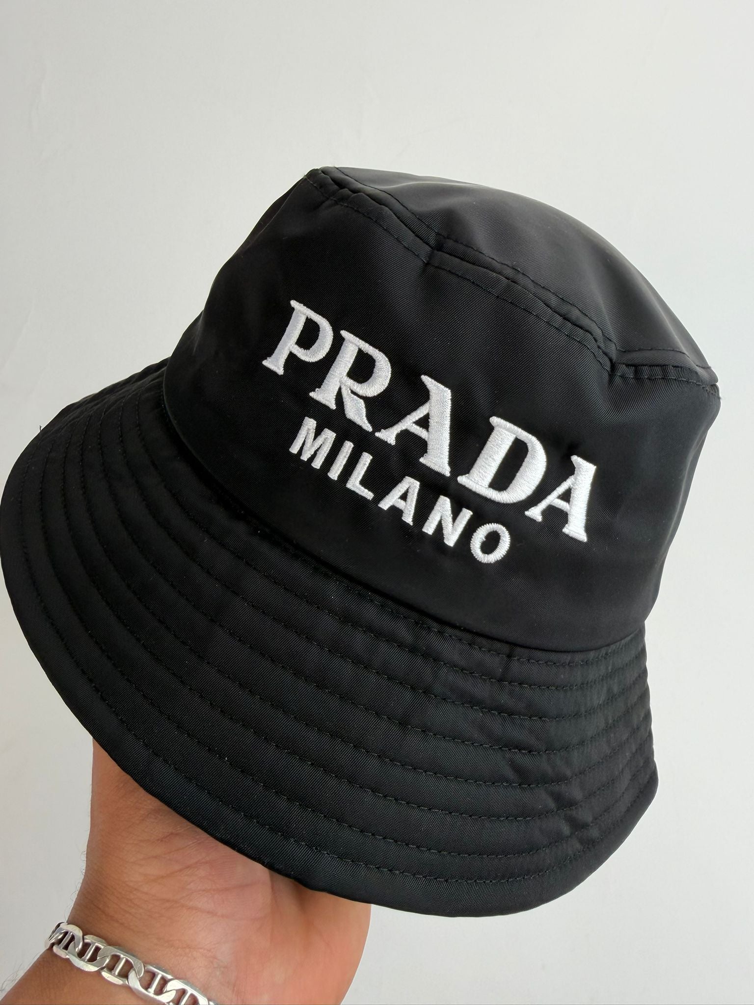 GORRO PRADA