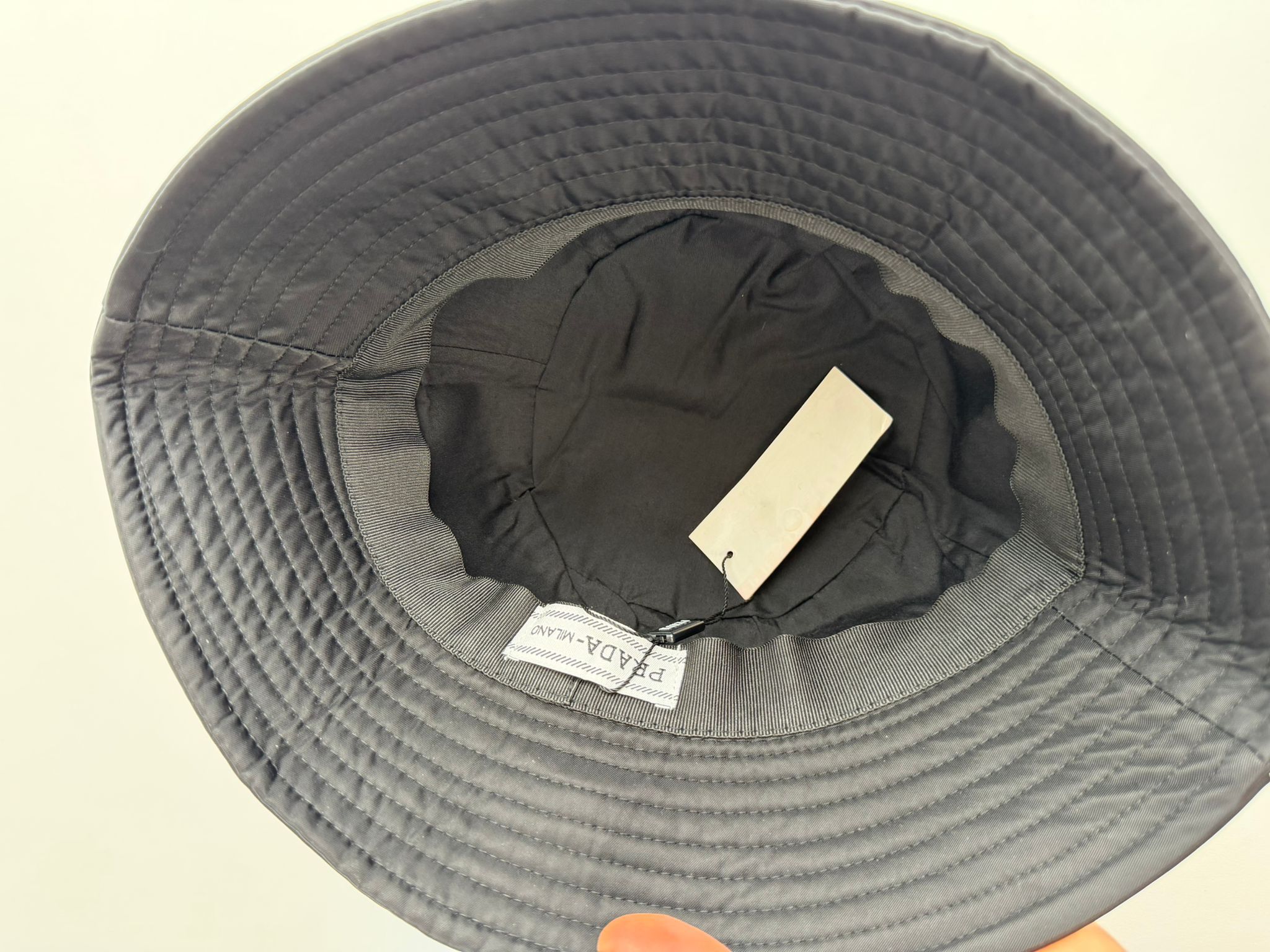 GORRO PRADA