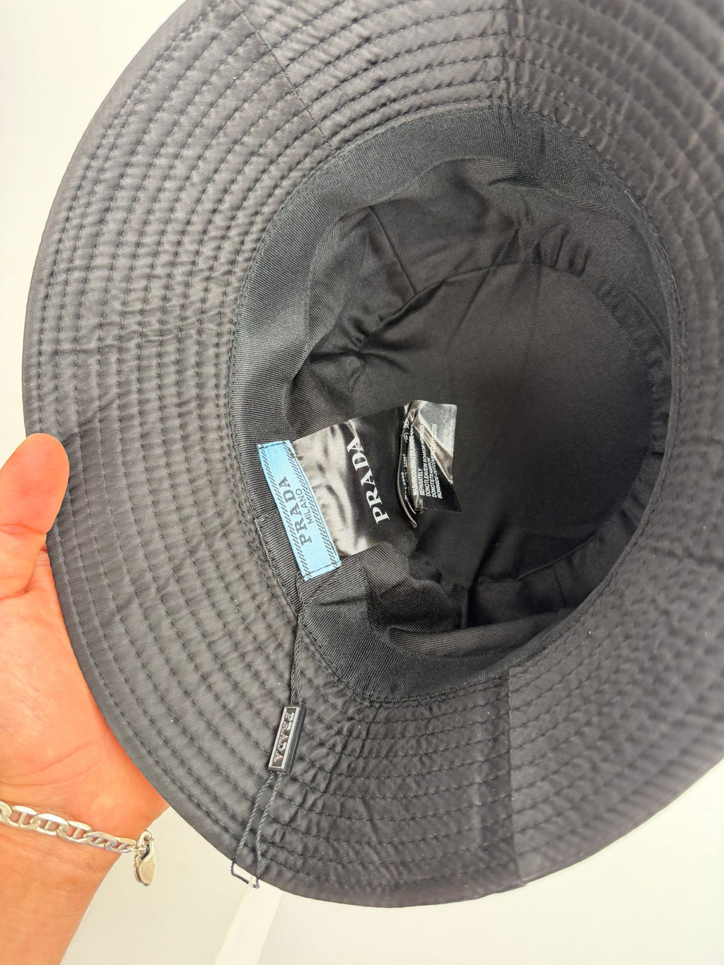 GORRO PRADA